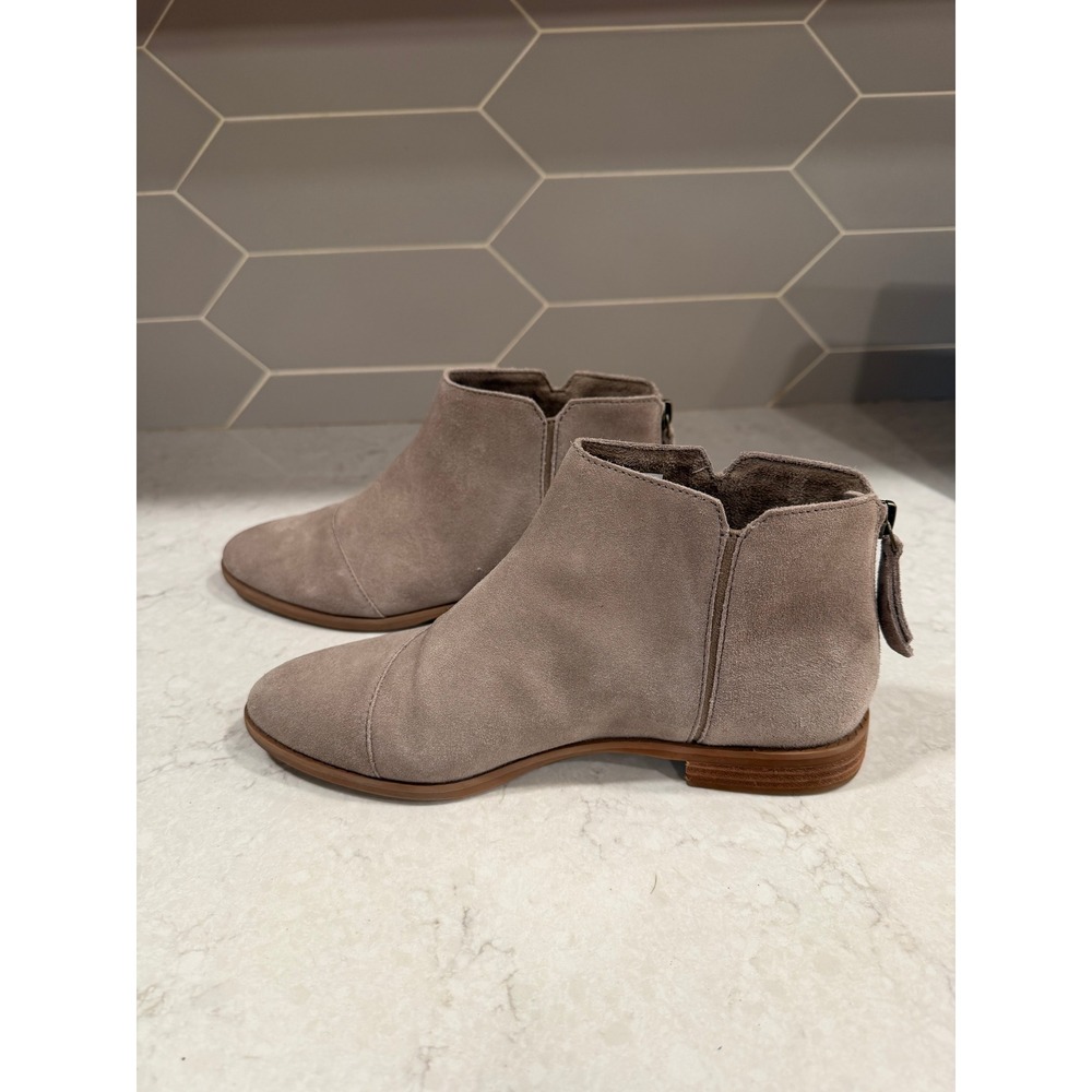 Toms Rylie Suede Ankle Boots Taupe Cap Toe Back Zip Low Heel Womens 7